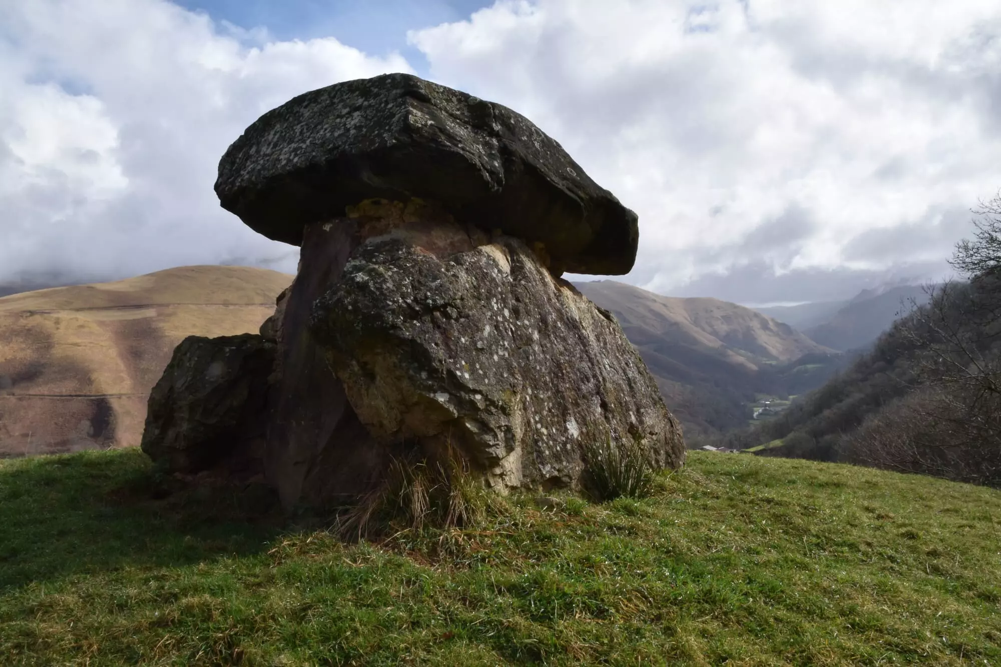 Dolmen de Gasteenia (Mendive)